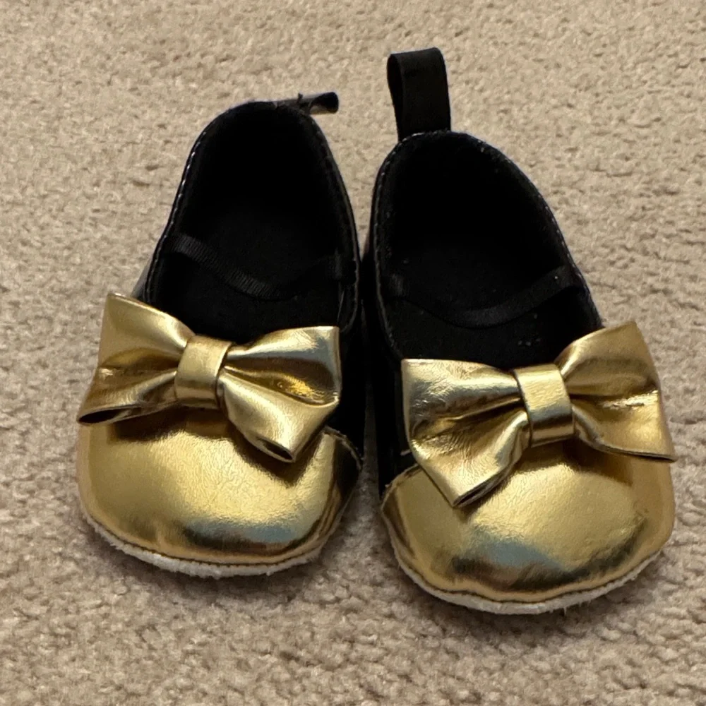 Gold and Black Baby Shoes with Bows - Picture 2 of 5